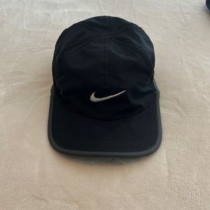 Nike featherlight Dri-fit cap